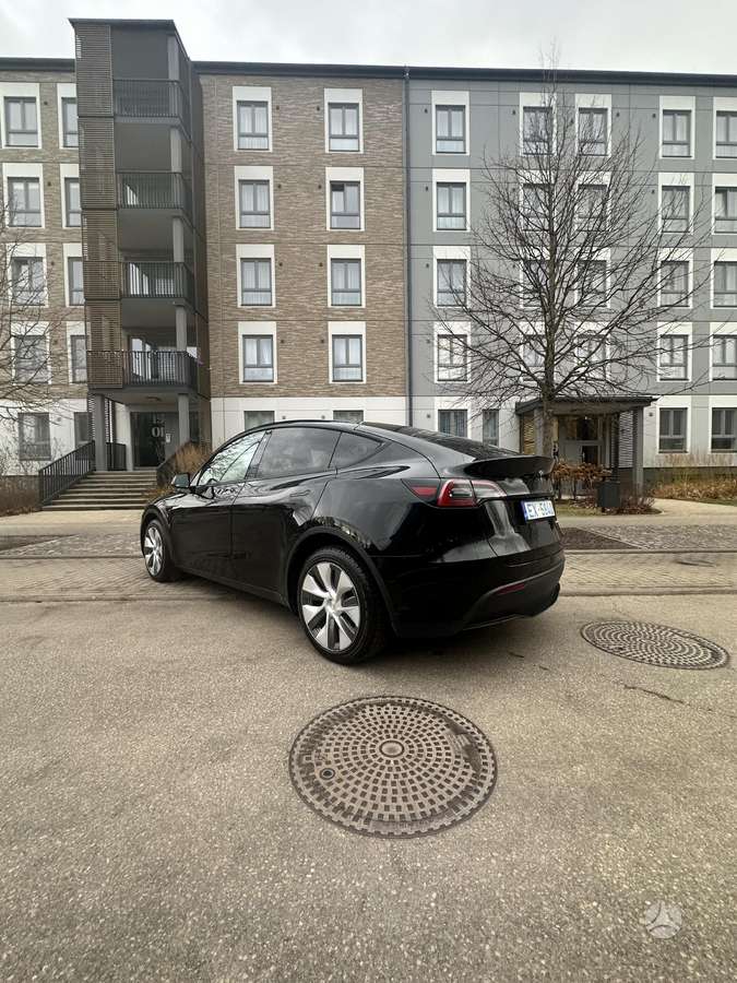 Tesla Model Y, 75 kWh, off-road / crossover