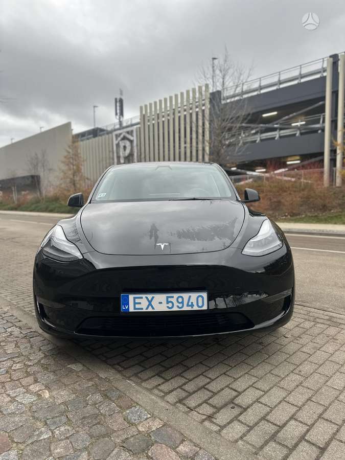Tesla Model Y, 75 kWh, off-road / crossover