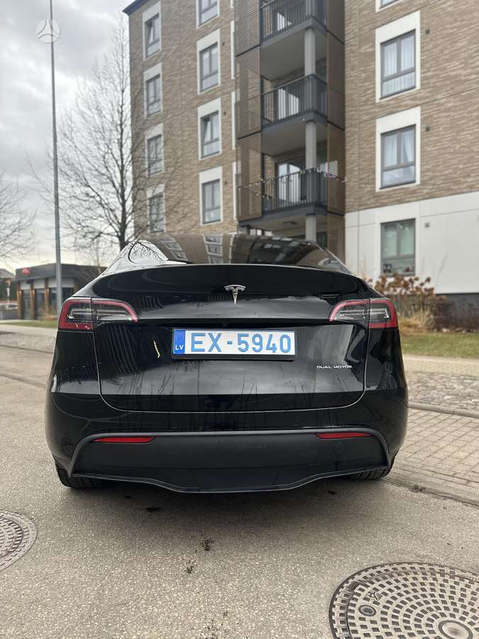 Tesla Model Y, 75 kWh, off-road / crossover