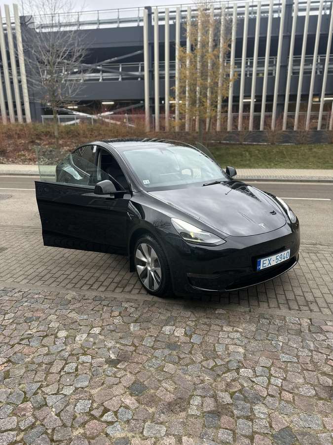 Tesla Model Y, 75 kWh, off-road / crossover
