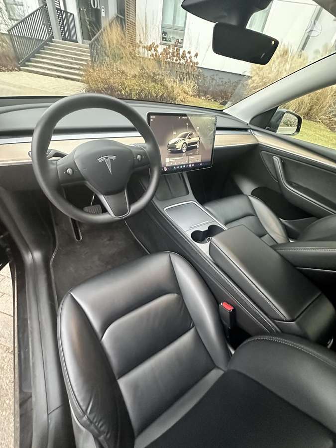 Tesla Model Y, 75 kWh, off-road / crossover