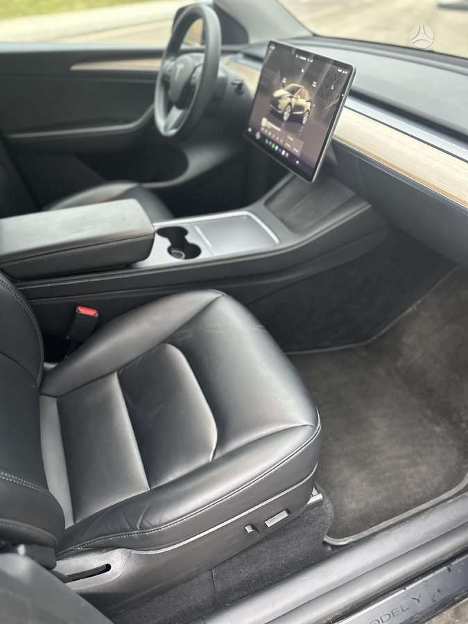 Tesla Model Y, 75 kWh, off-road / crossover