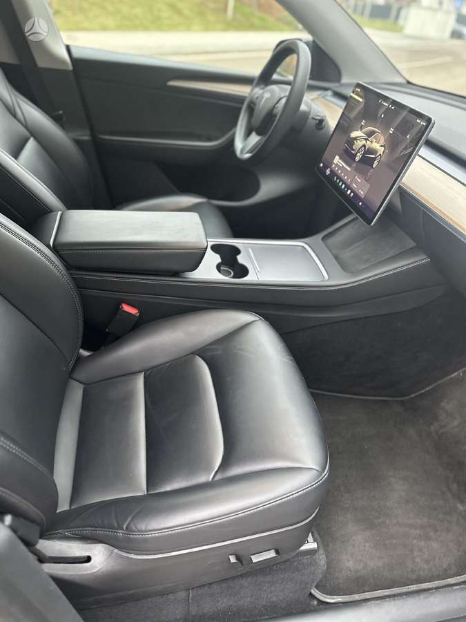 Tesla Model Y, 75 kWh, off-road / crossover