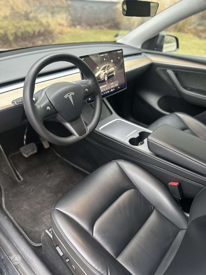 Tesla Model Y, 75 kWh, off-road / crossover