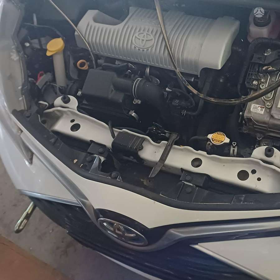 Toyota Yaris детали кузова
