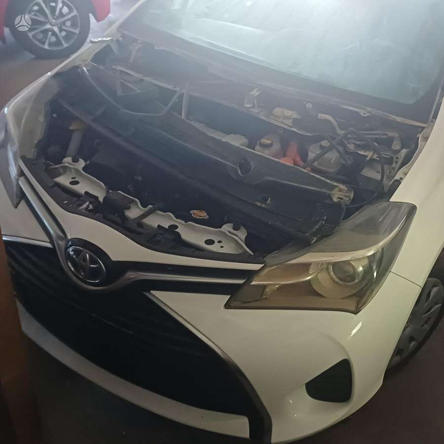 Toyota Yaris детали кузова