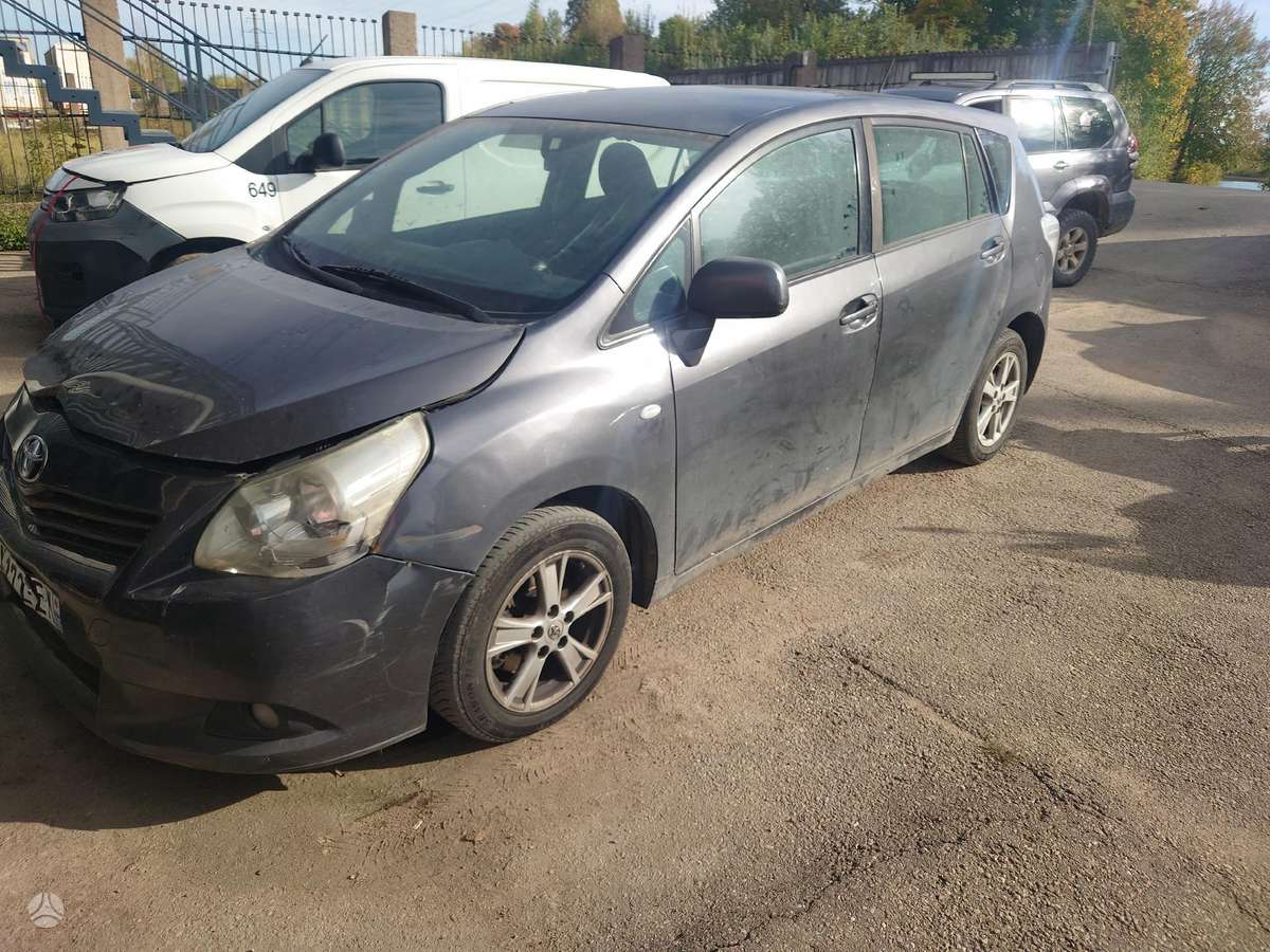 Toyota Verso for parts