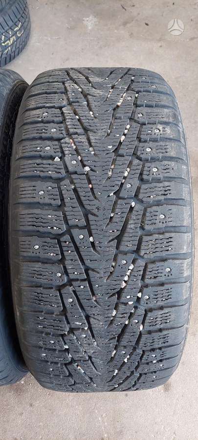 Nokian, зимние 275/40 R20