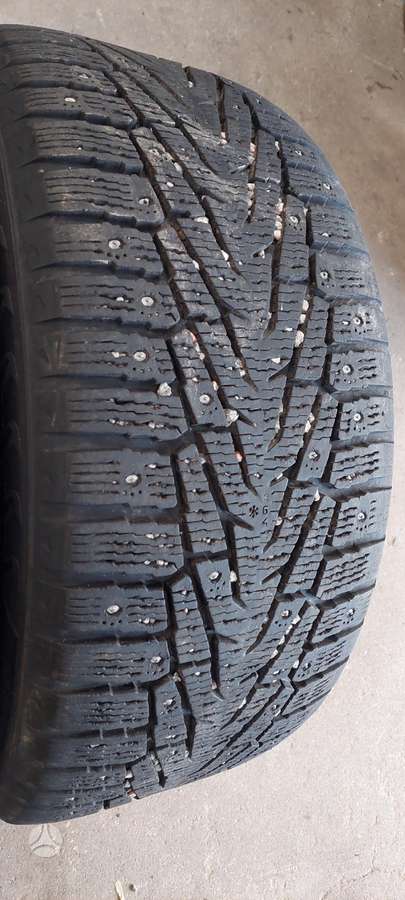 Nokian, зимние 275/40 R20