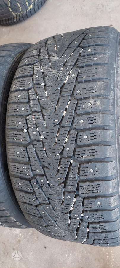 Nokian, зимние 275/40 R20
