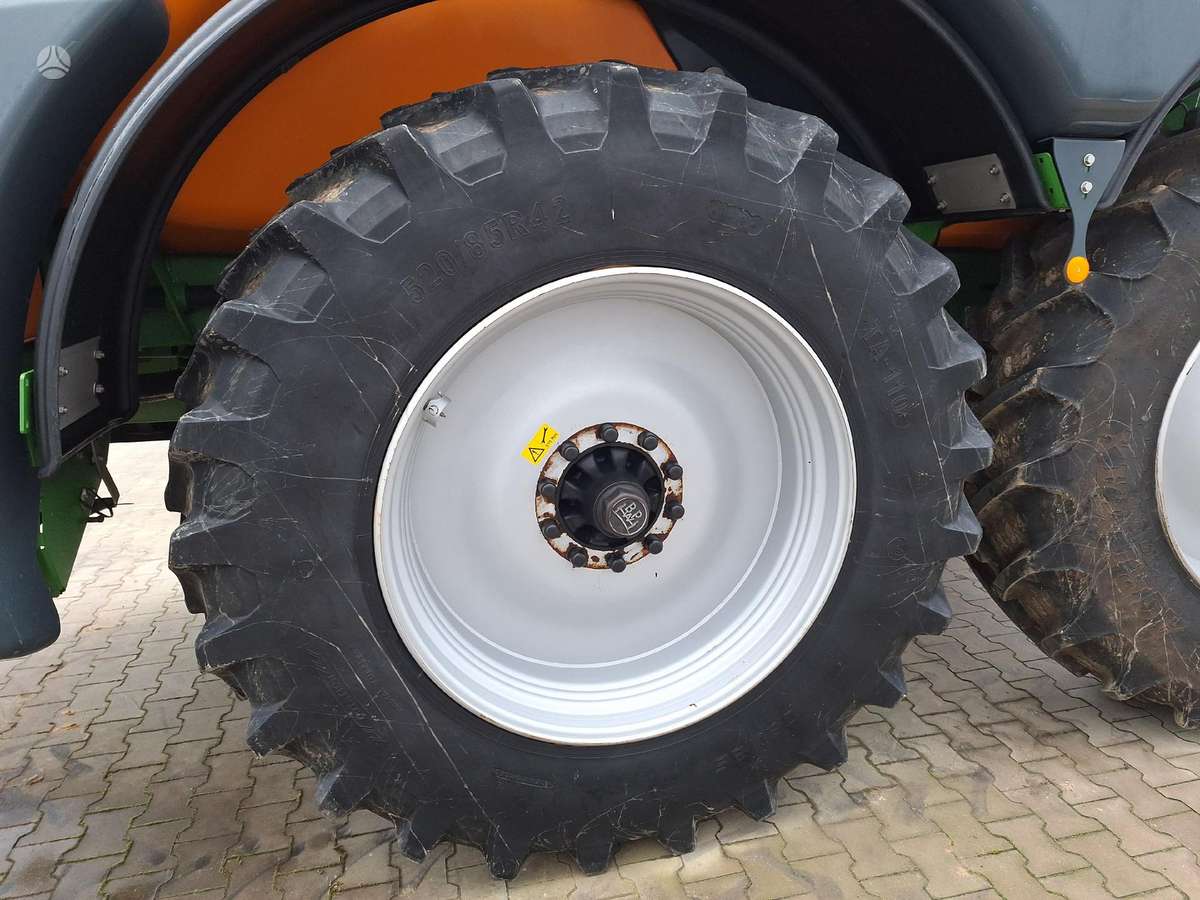 Amazone UX 11200, sprayers