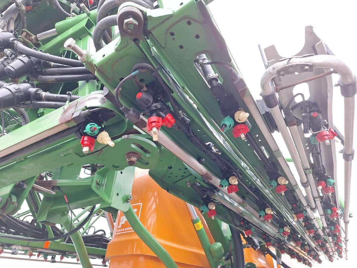 Amazone UX 11200, sprayers