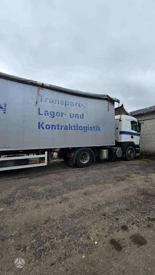 Knapen, su slankiojančiomis grindimis