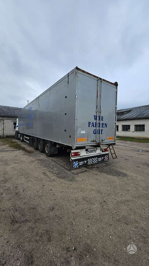 Knapen, su slankiojančiomis grindimis
