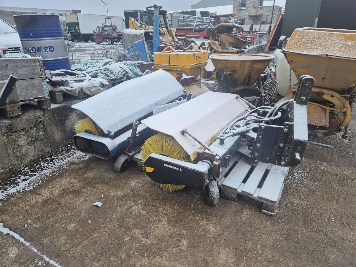 -Kita- 210, snow plows
