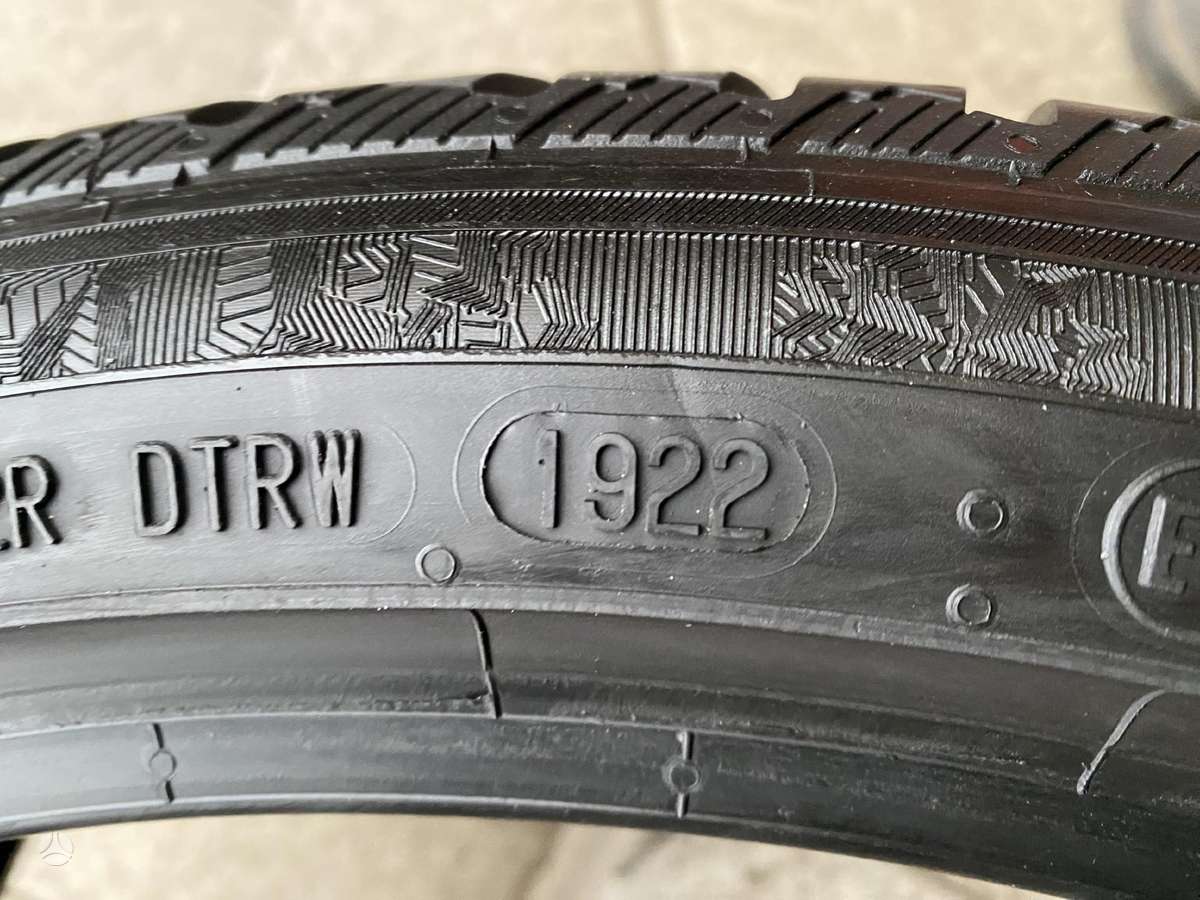 Semperit Speed grip3/2022m, winter 235/35 R19