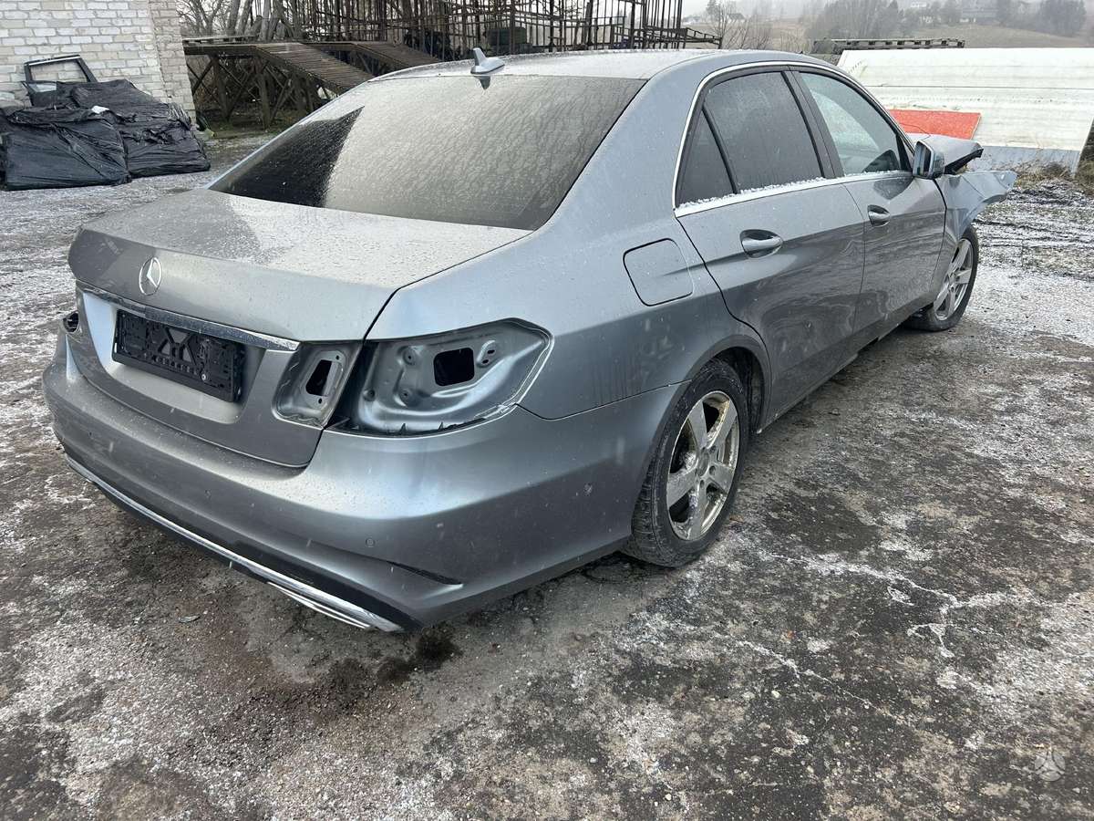 Mercedes-Benz E220 Dalis pristatome