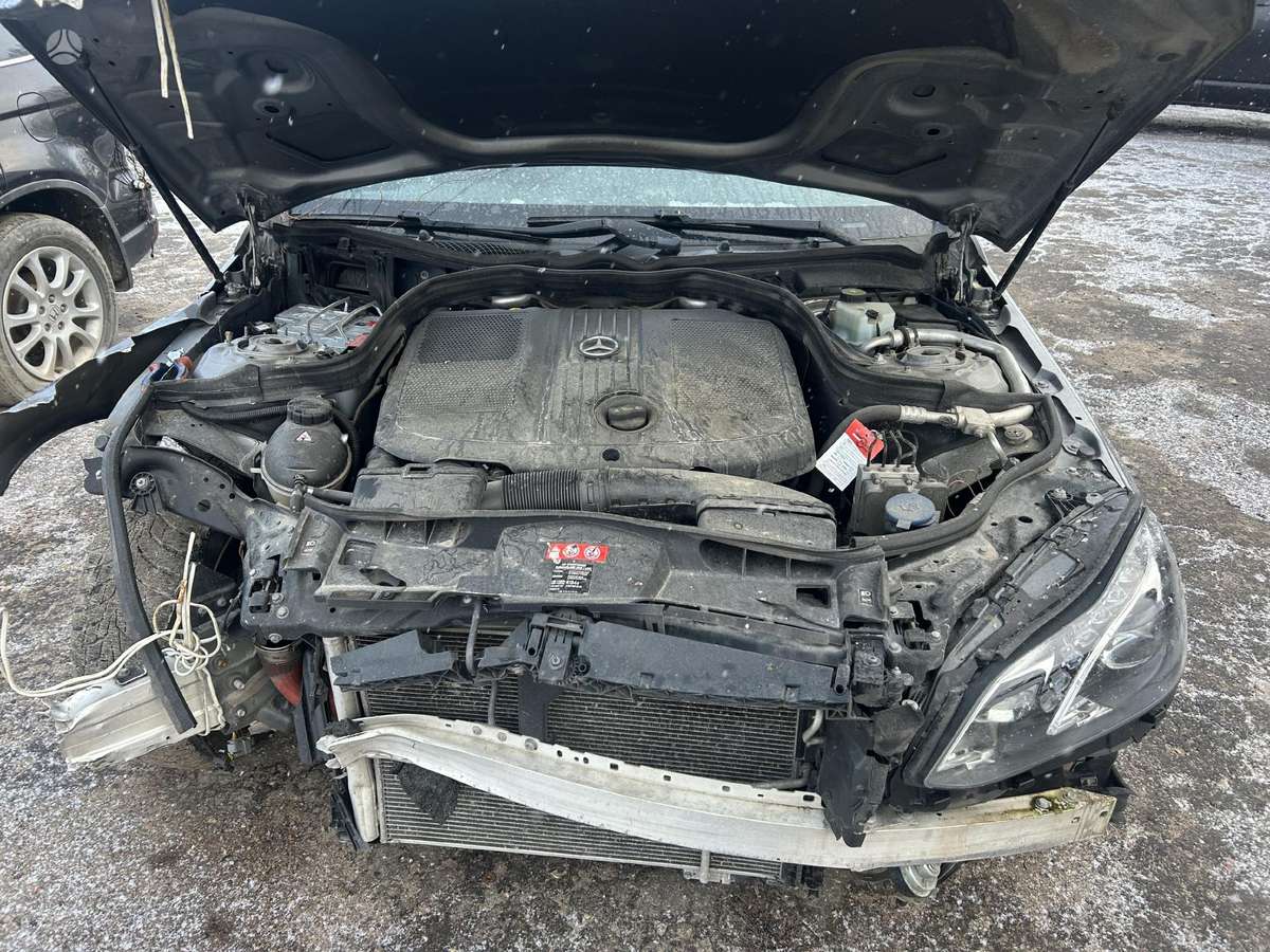 Mercedes-Benz E220 Dalis pristatome
