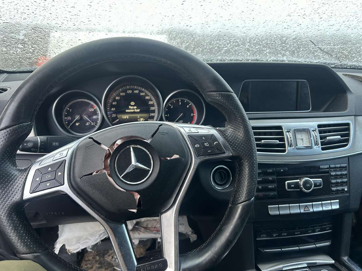 Mercedes-Benz E220 Dalis pristatome