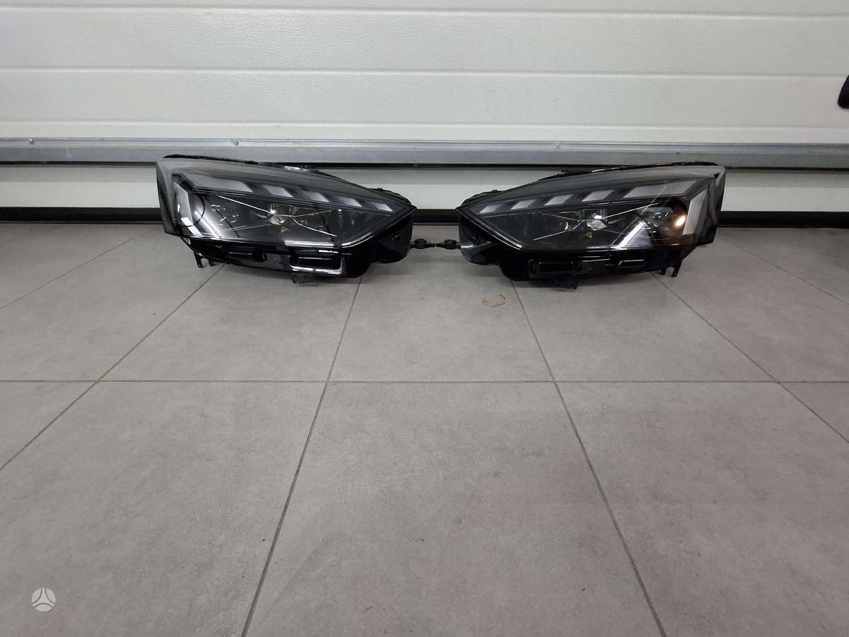 Audi RS 5 gaismas