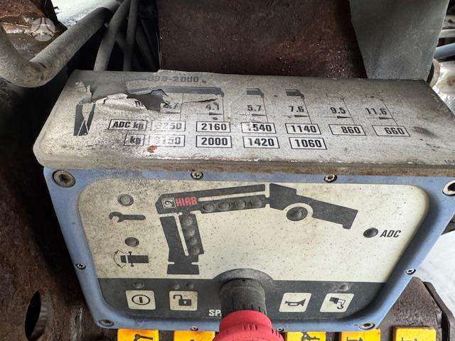 Iveco 160E25, su kranu