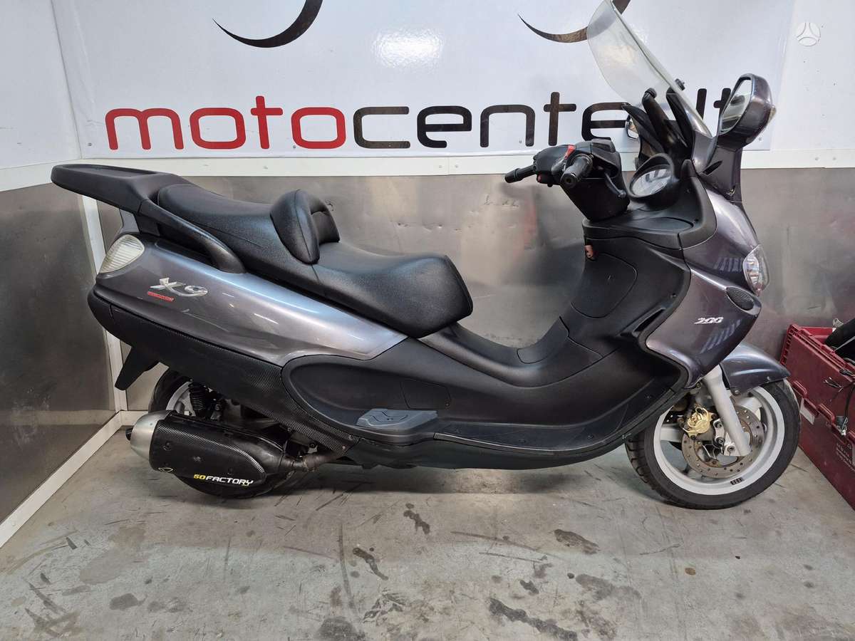 Piaggio X9 200cc, scooters / mopeds
