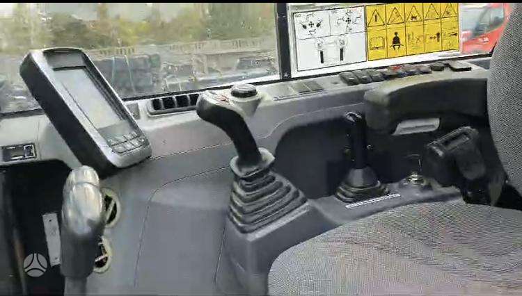 Bobcat E85, mini excavator