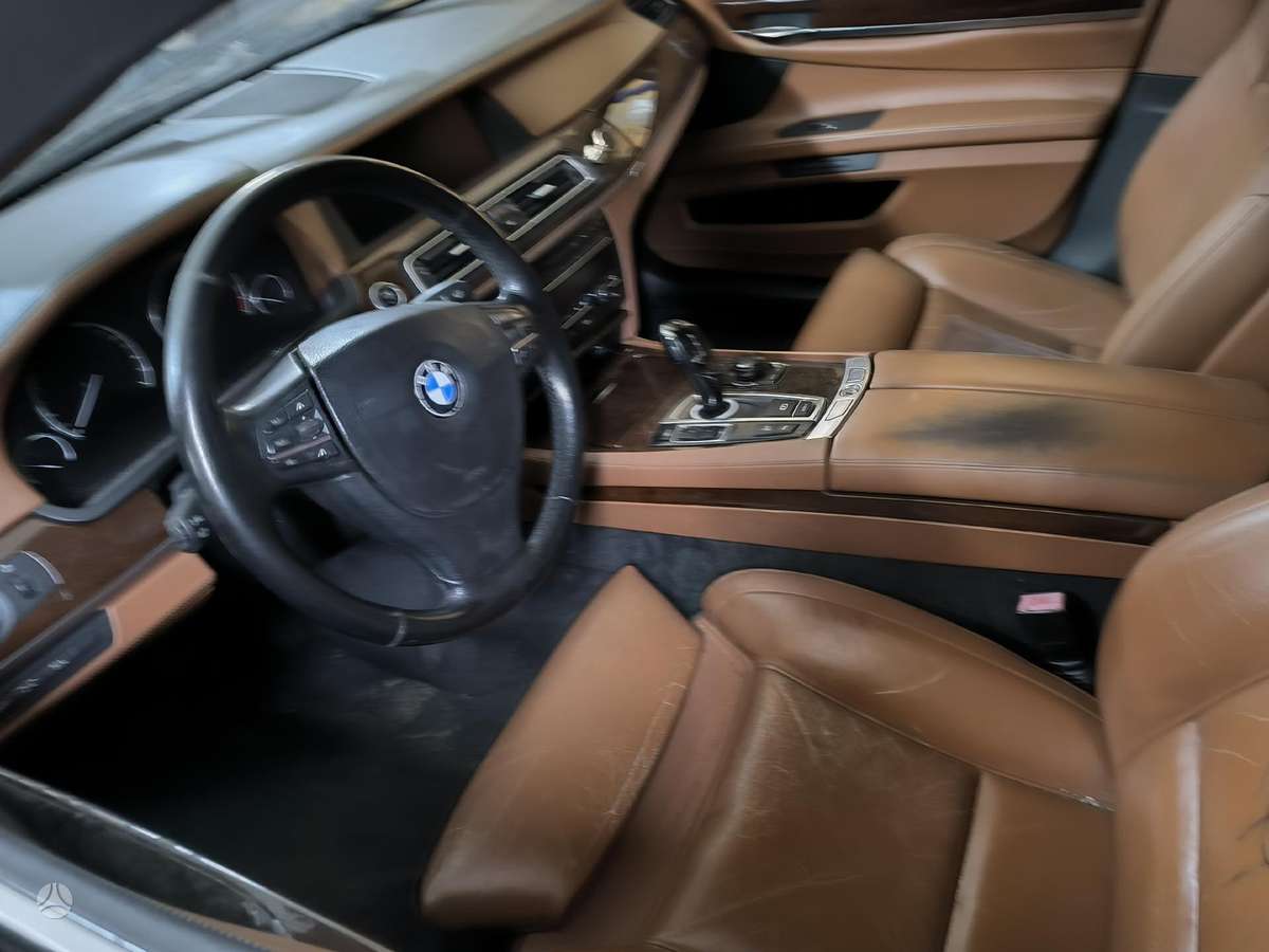 BMW 750, N63B44A, variklis