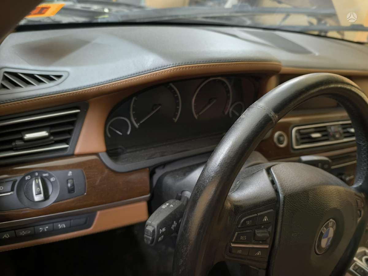 BMW 750, N63B44A, engine