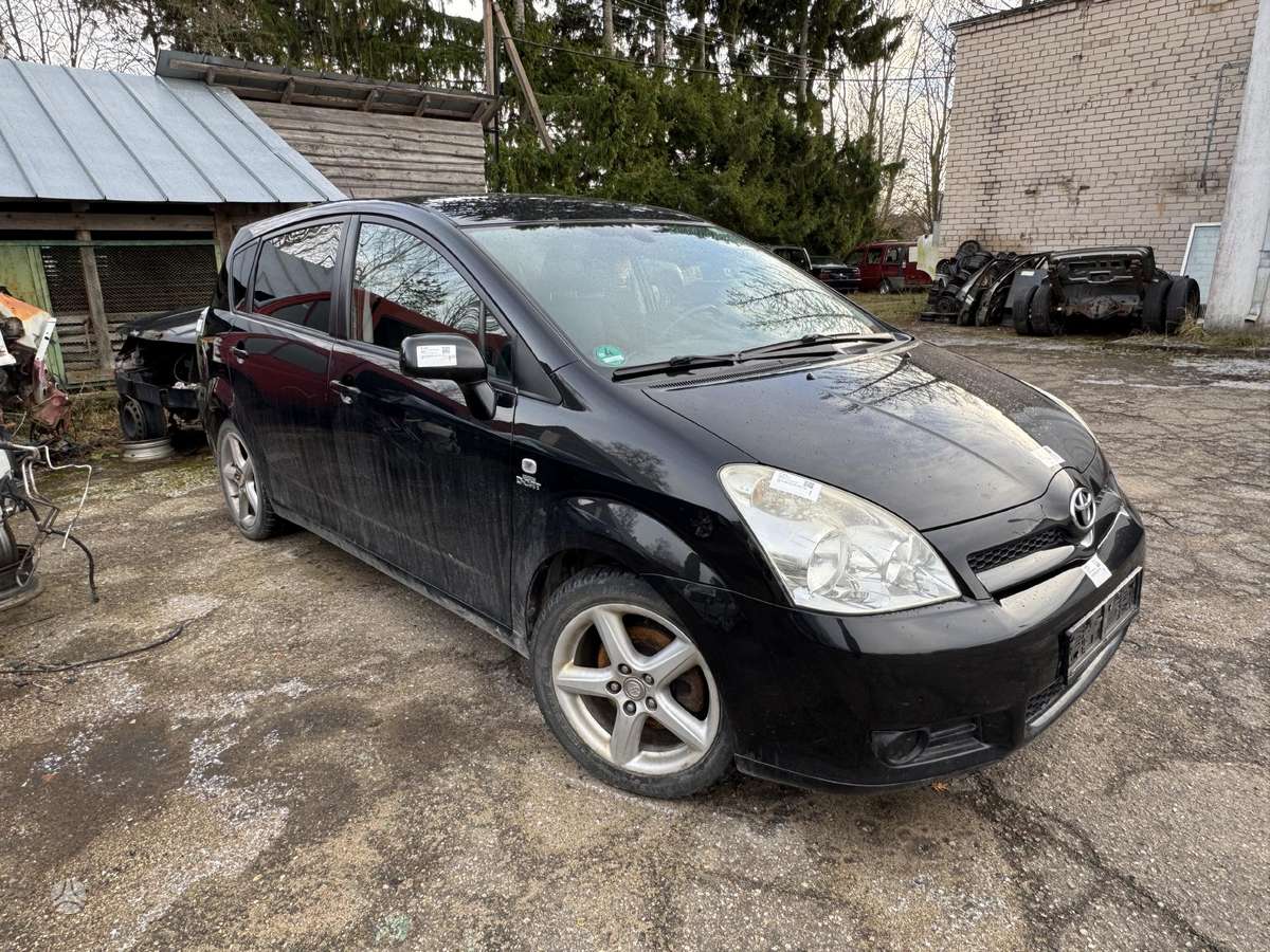 Toyota Corolla Verso по частям