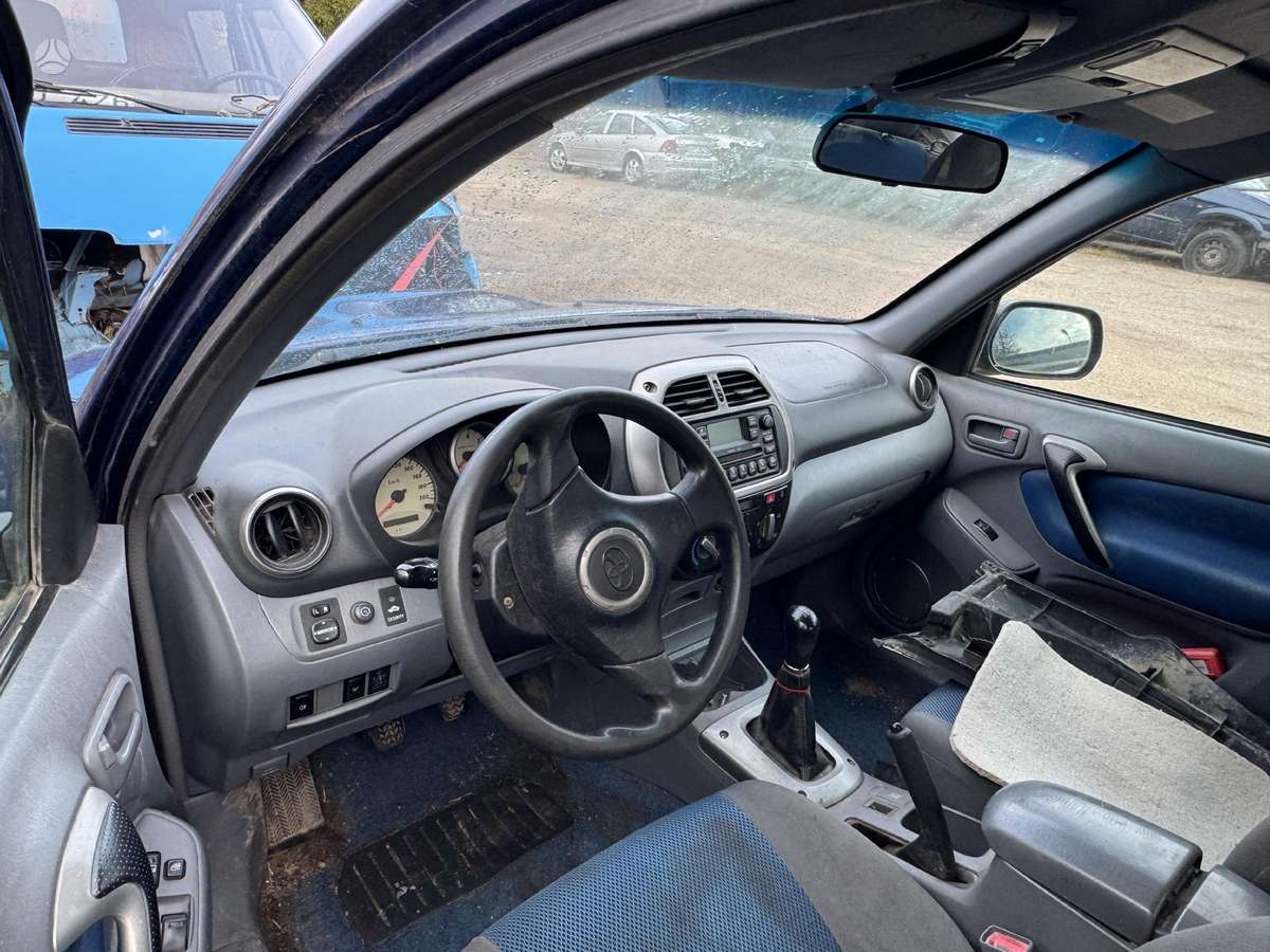 Toyota RAV4 dalimis