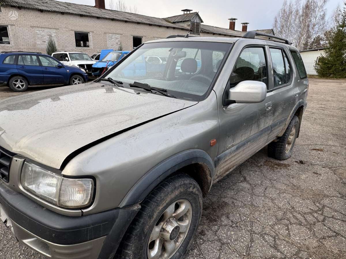 Opel Frontera dalimis