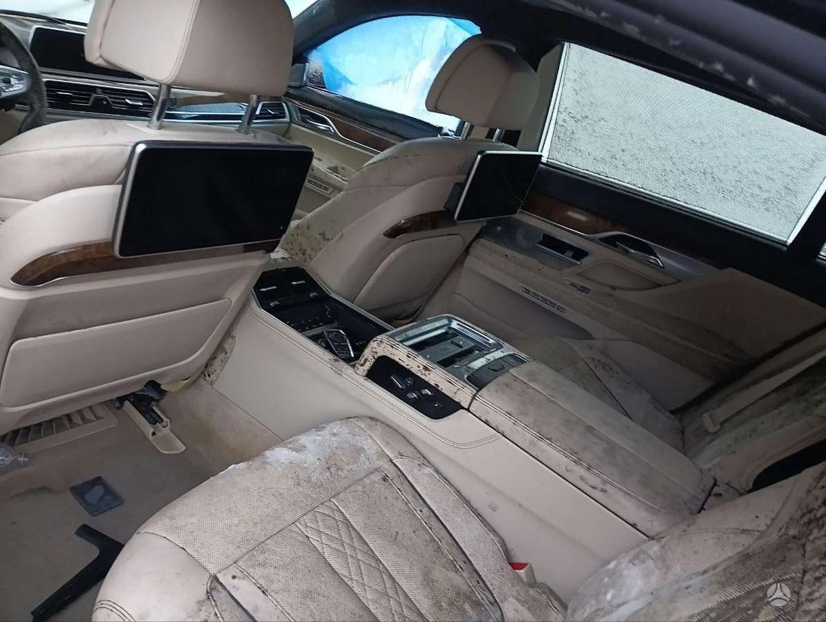 BMW 750 детали кузова