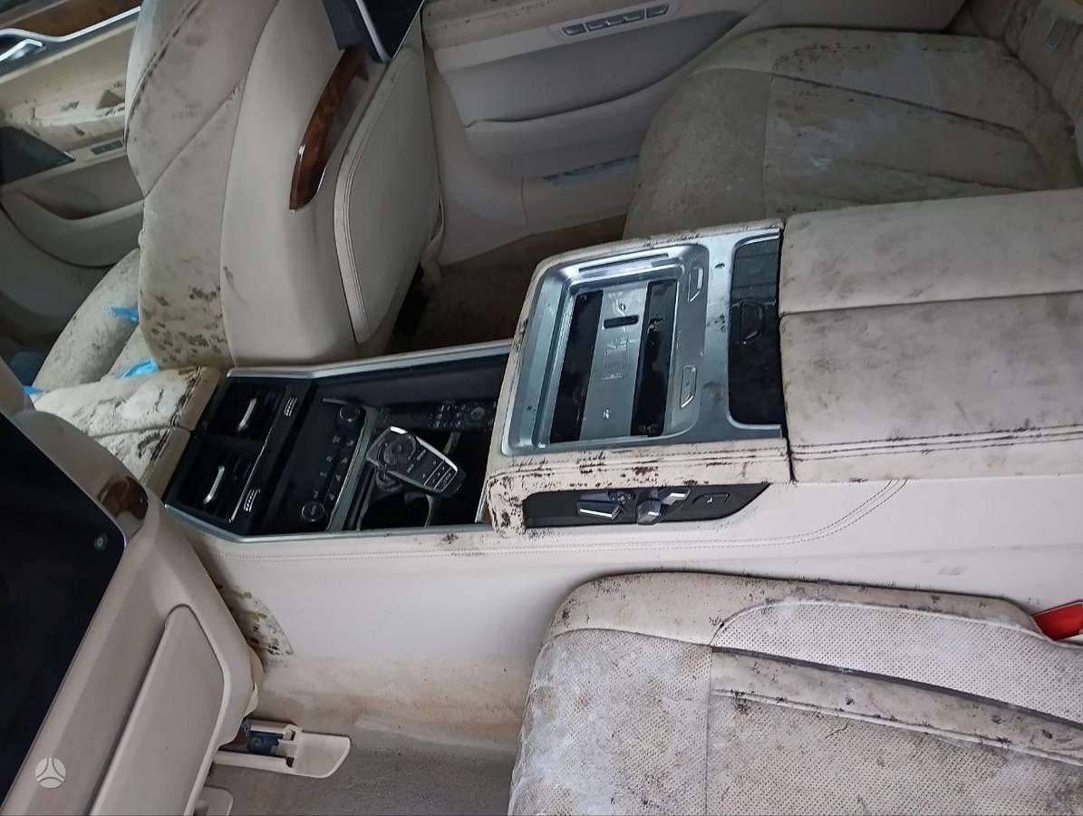 BMW 750 kėbulo dalys
