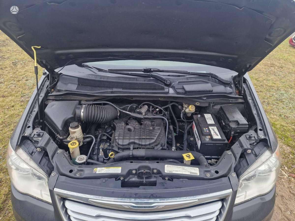 Chrysler Town & Country dalimis