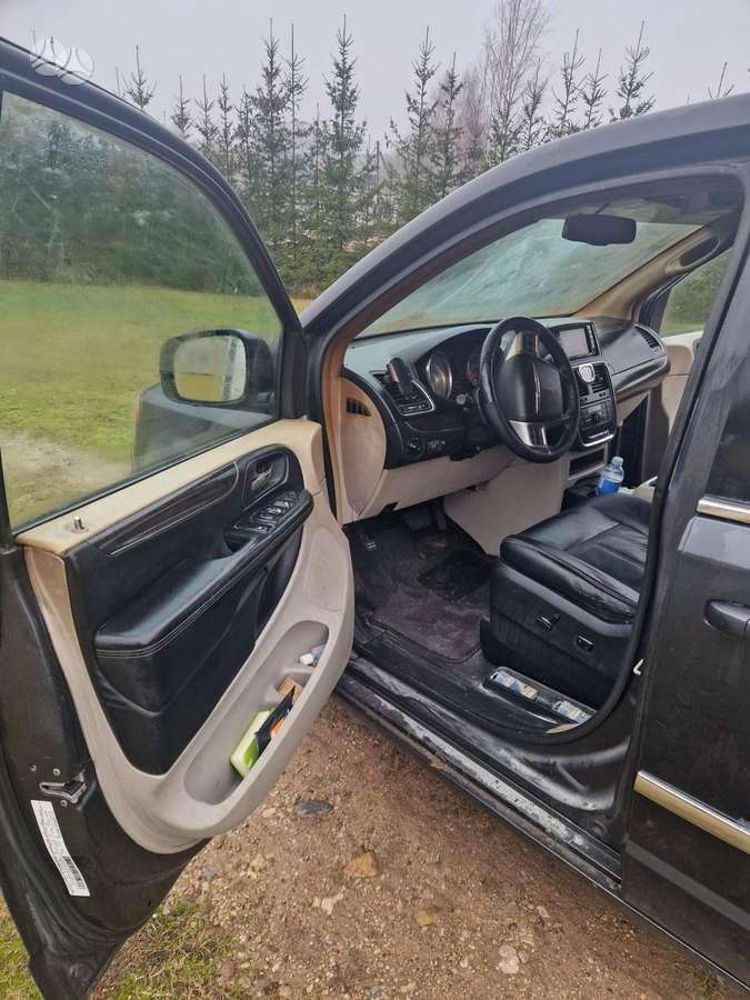 Chrysler Town & Country dalimis