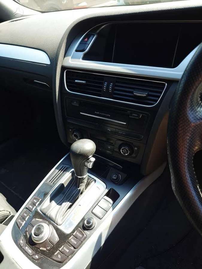 Audi A4 Audi a4 b8 dalys naujai pradėta ardyti
