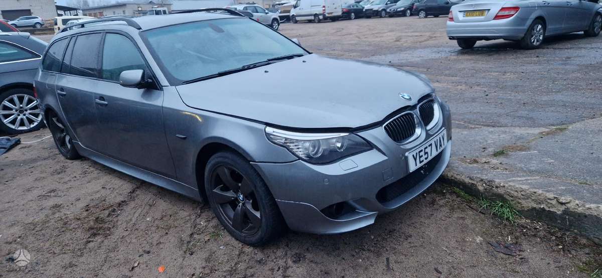 BMW 520 dalimis