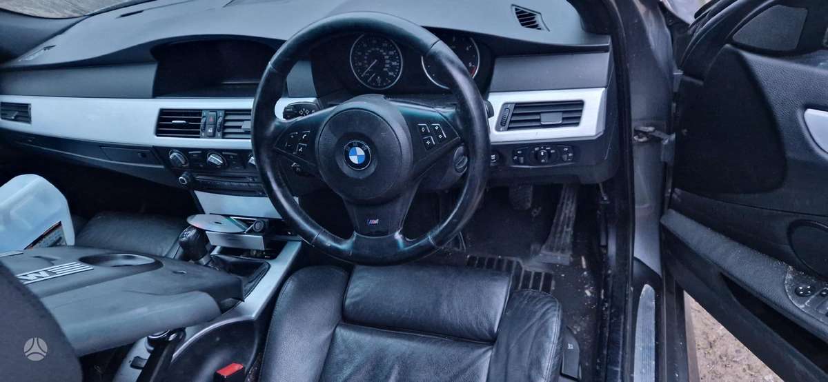 BMW 520 dalimis