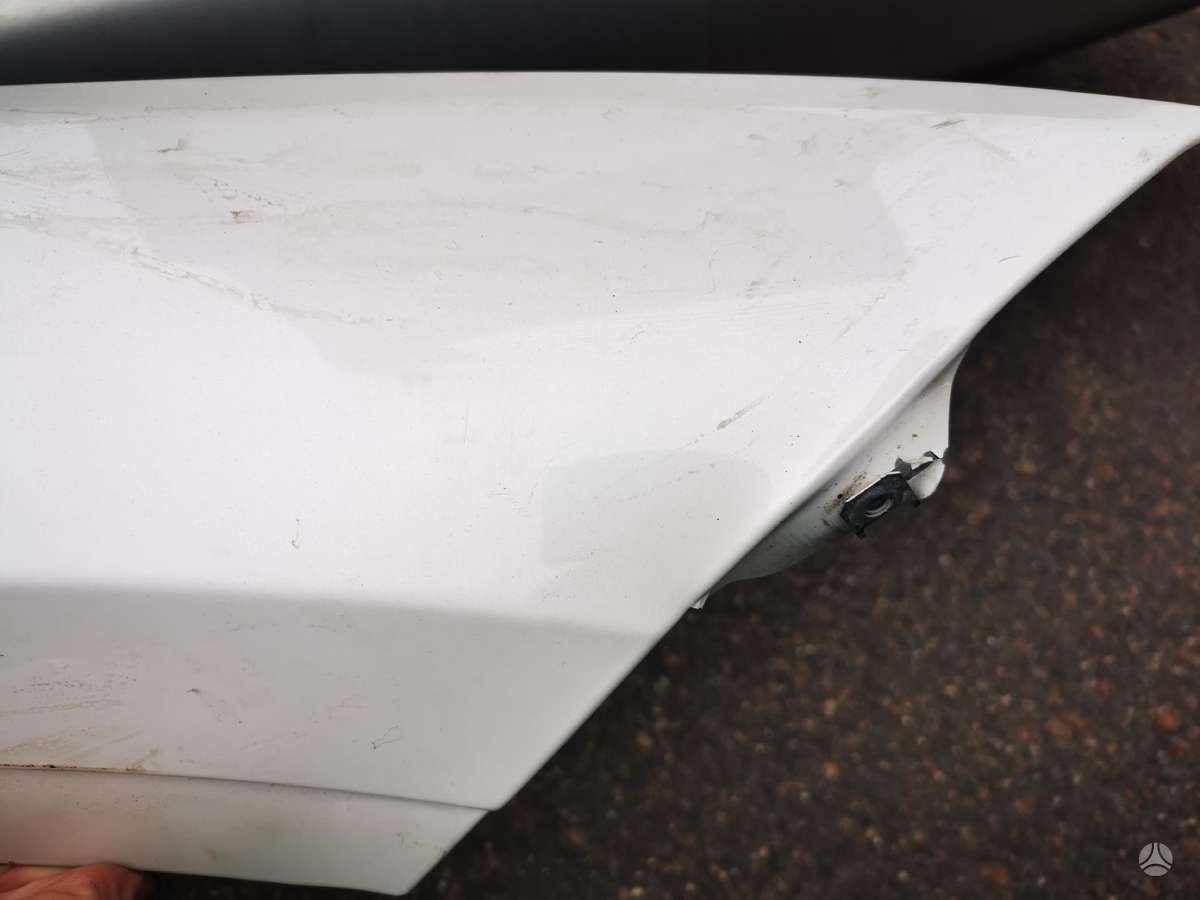 BMW X1 Tik sparnas 40