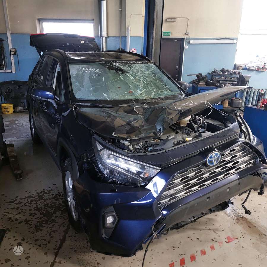 Toyota RAV4 dalimis. Hybrid facelift
