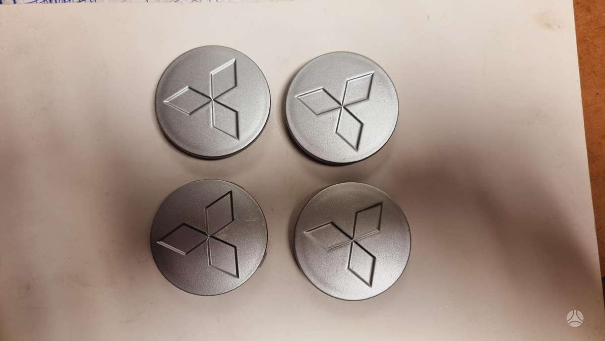 Mitsubishi Centrinės skylės dangteliai, center caps, R16