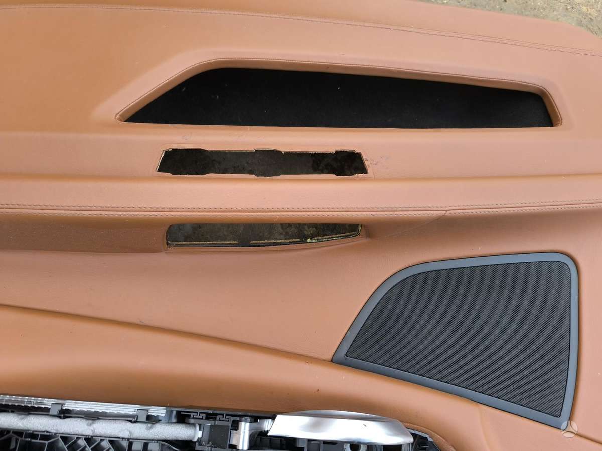 BMW 750, Sedyniu komplektas, seats