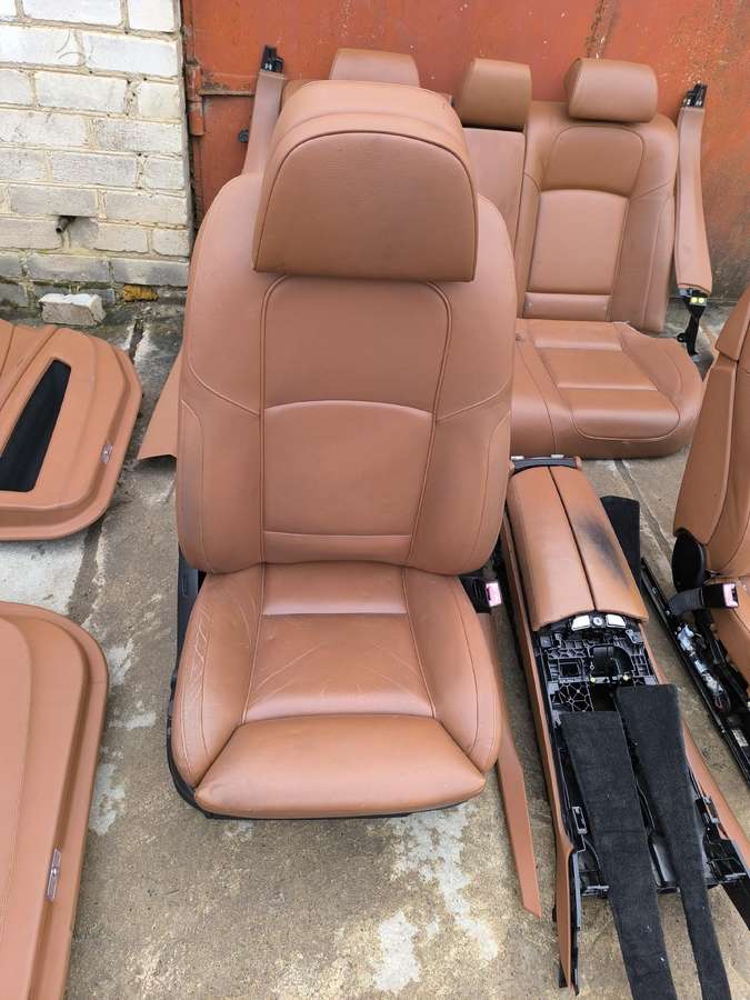 BMW 750, Sedyniu komplektas, seats