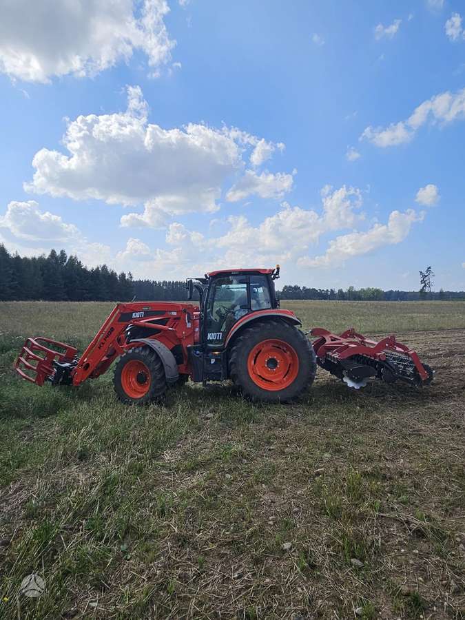 Kioti HX1402, tractors