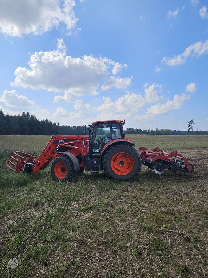 Kioti HX1402, traktori