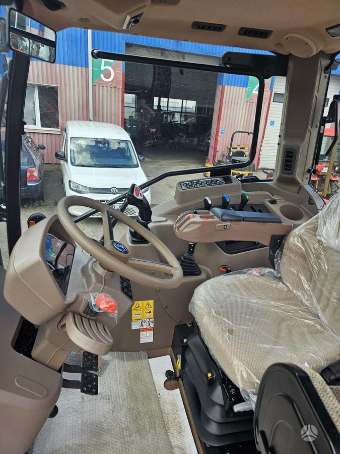Kioti HX1402, traktori