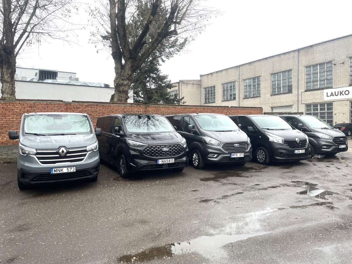 Ford Tourneo Custom, passenger minibus