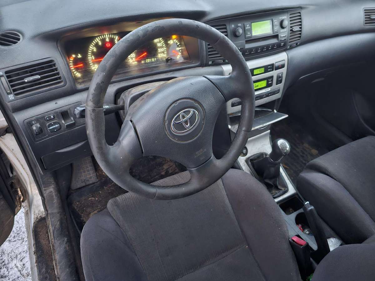 Toyota Corolla Dalis siunčiu