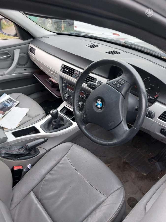 BMW 320 dalimis